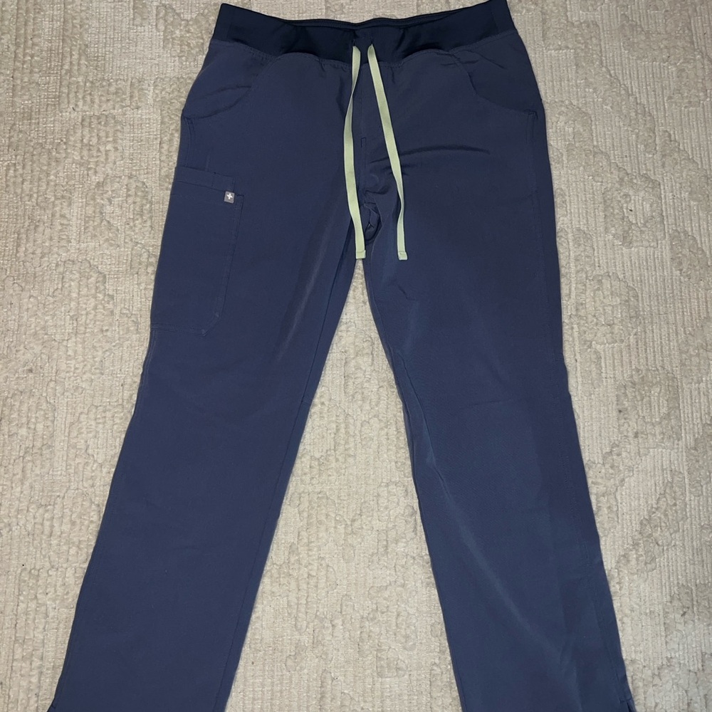 Figs space navy kade